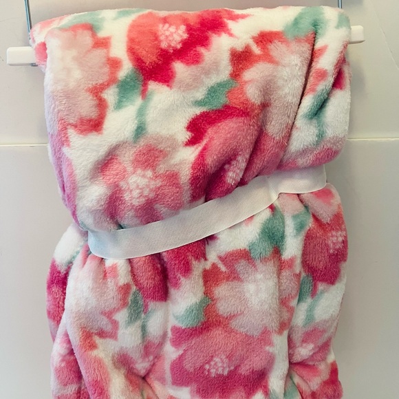 Adirondack Baby by Berkshire Lot of 2 Blankets Pink & White Ribbons Bows Flowers - Picture 7 of 12